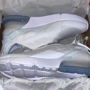 NWT NIKE AUR MAX 270. Size 3Y